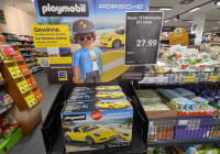 Christian Lindner mit seinem Porsche 911 im EDEKA